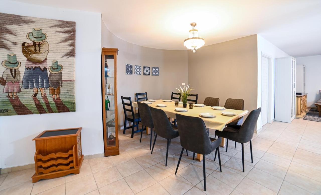 Anil'S House - מתחם צימרים עם בריכה מקורה ומחוממת Zimmer With Heated Swimming Pool Dāliyat el Karmil Exterior foto