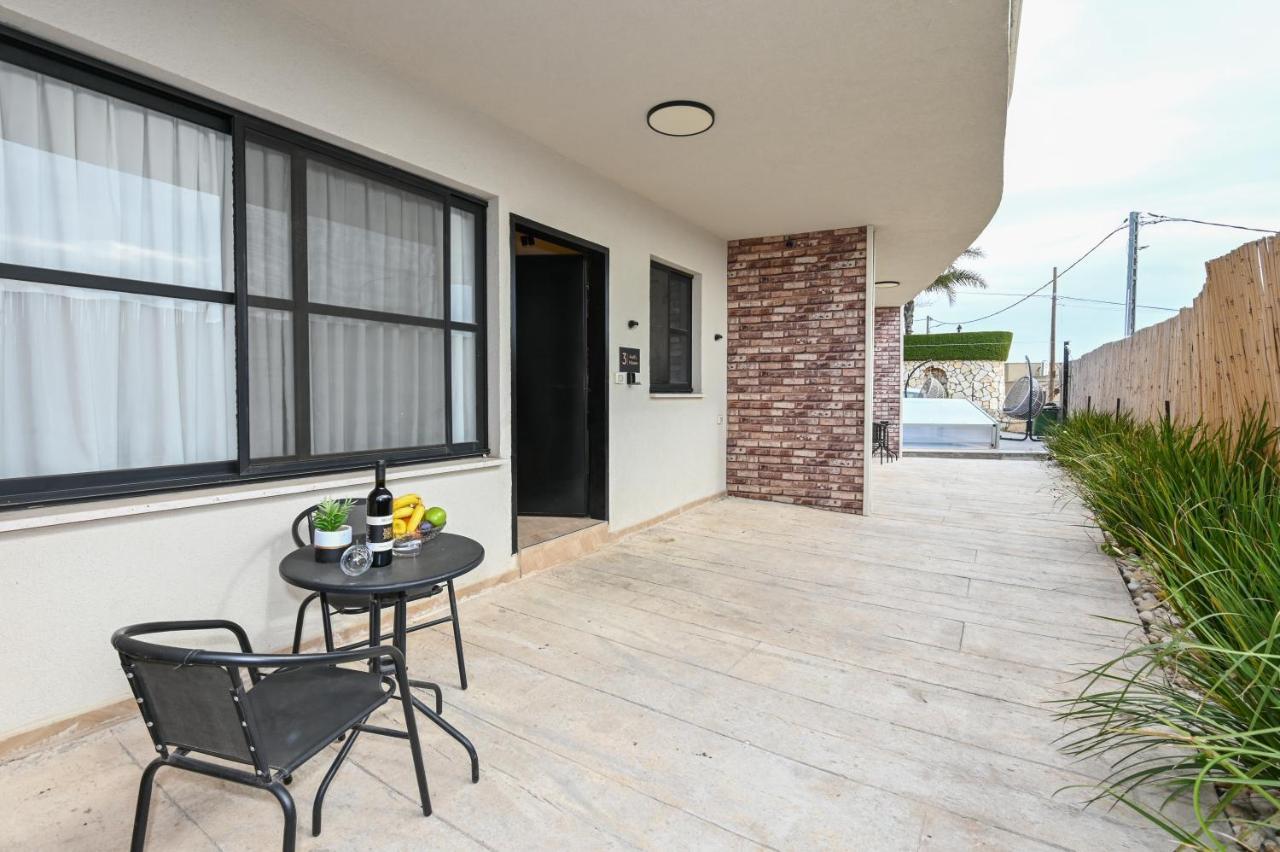 Anil'S House - מתחם צימרים עם בריכה מקורה ומחוממת Zimmer With Heated Swimming Pool Dāliyat el Karmil Exterior foto