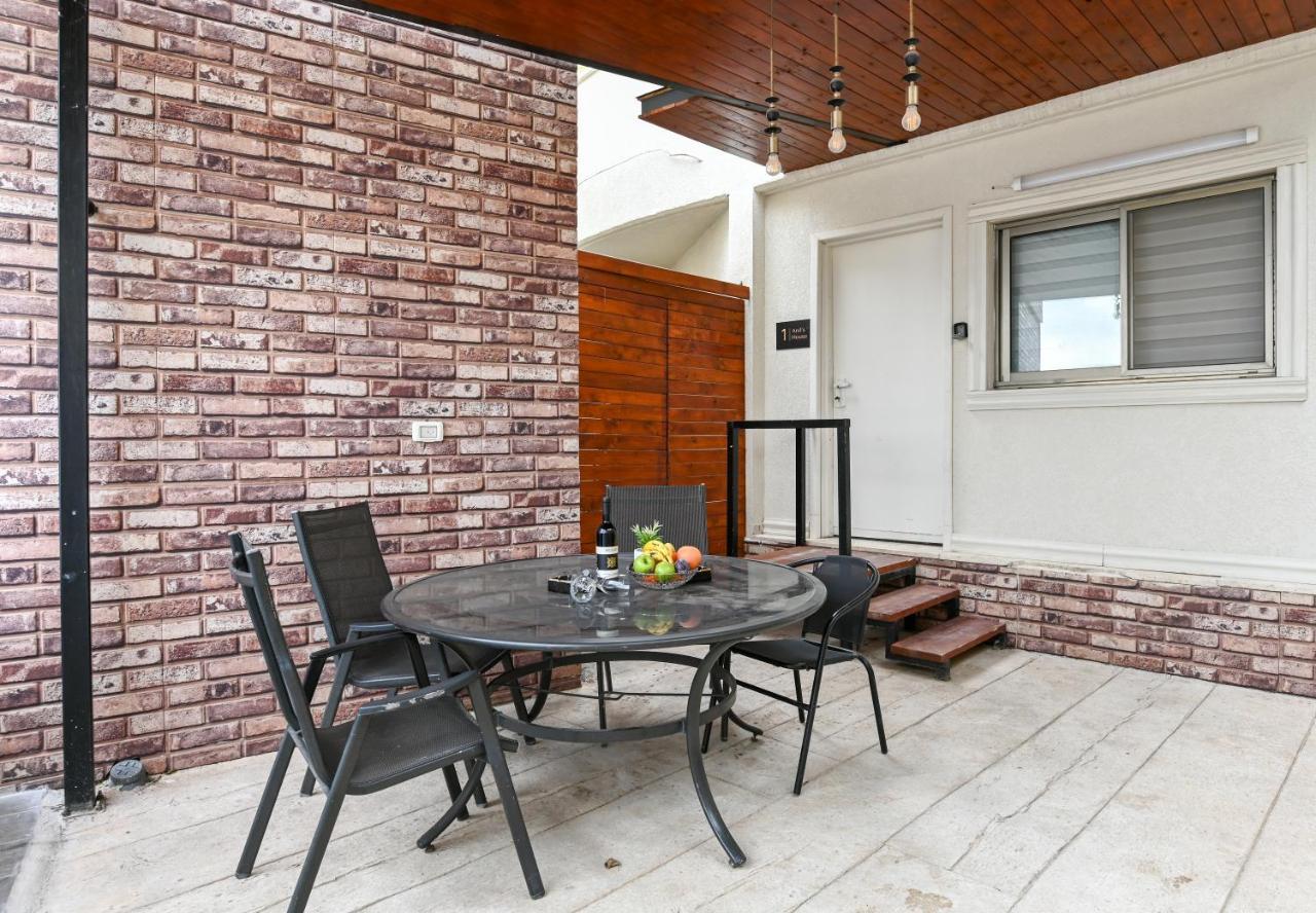 Anil'S House - מתחם צימרים עם בריכה מקורה ומחוממת Zimmer With Heated Swimming Pool Dāliyat el Karmil Exterior foto