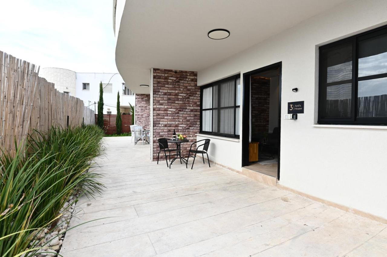 Anil'S House - מתחם צימרים עם בריכה מקורה ומחוממת Zimmer With Heated Swimming Pool Dāliyat el Karmil Exterior foto